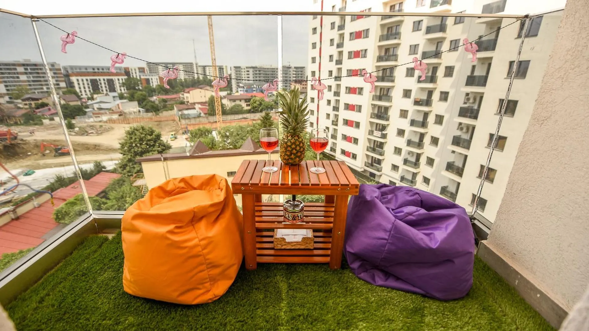 Flamingo Rainbow Apartment Bucharest
