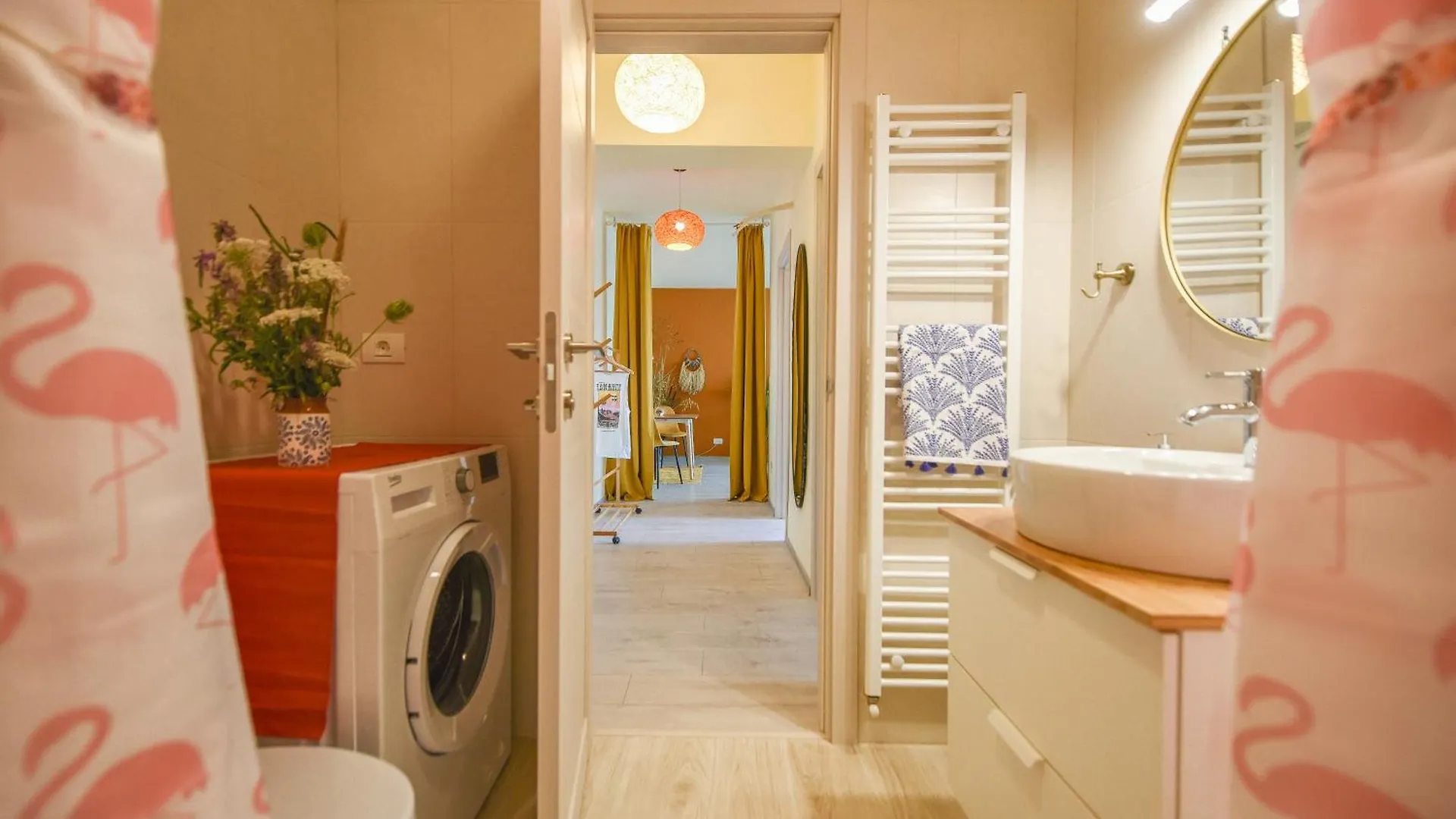 Flamingo Rainbow Apartment Bucharest