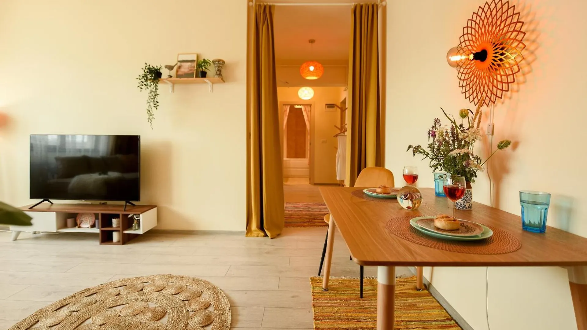 Flamingo Rainbow Apartment Bucharest