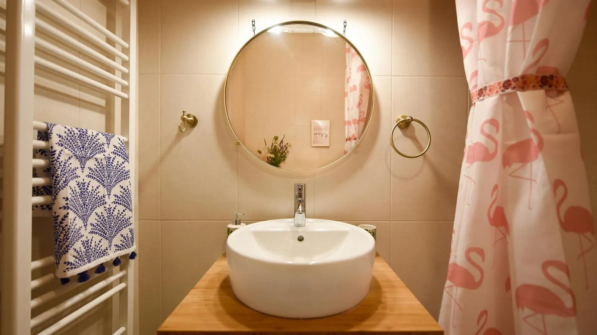 Flamingo Rainbow Apartment Bucharest