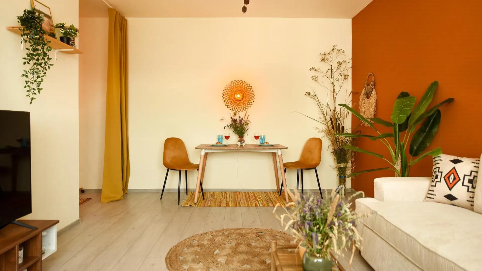 Flamingo Rainbow Apartment Bucharest