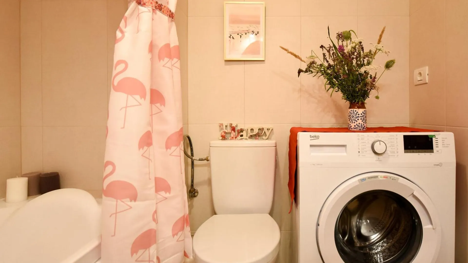 Flamingo Rainbow Apartment Bucharest